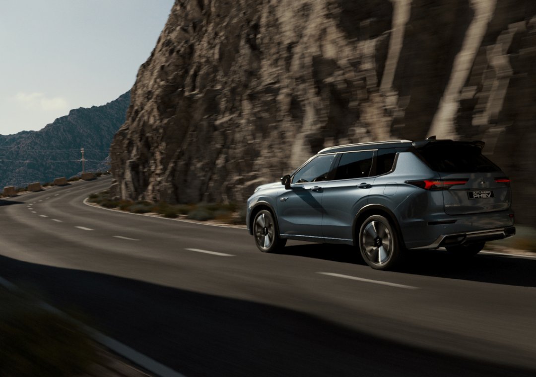 Nové Mitsubishi OUTLANDER PHEV - asistent na schádzanie strmých kopcov
