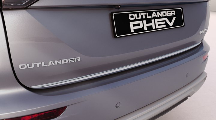 Nové Mitsubishi OUTLANDER PHEV - ochranná lišta spodnej hrany piatych dverí